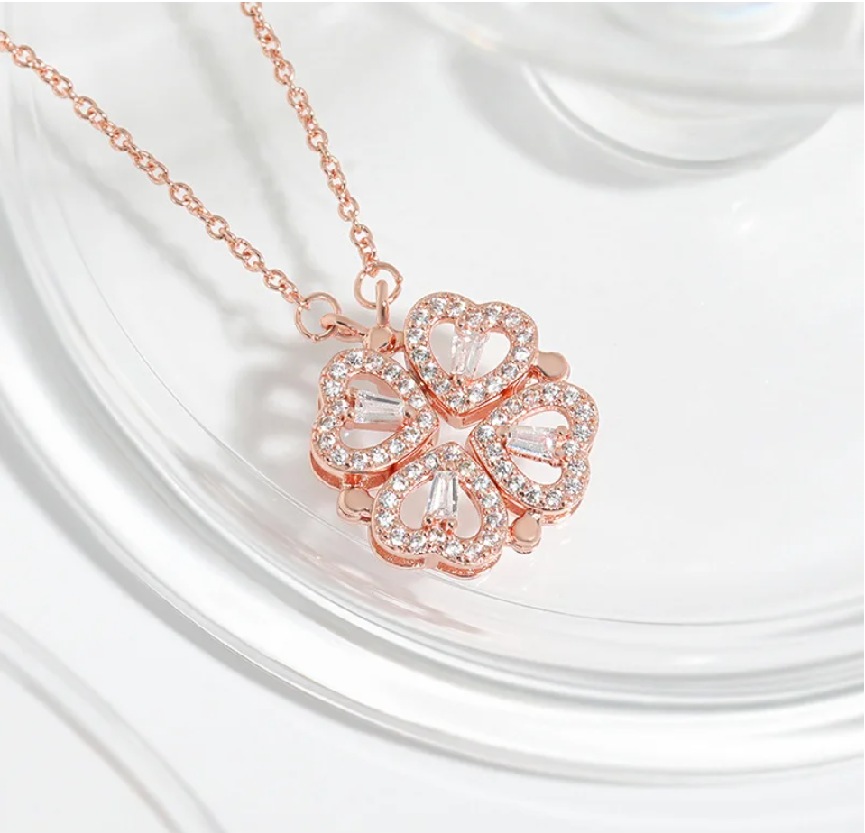 Colar de trevo de coração magnético